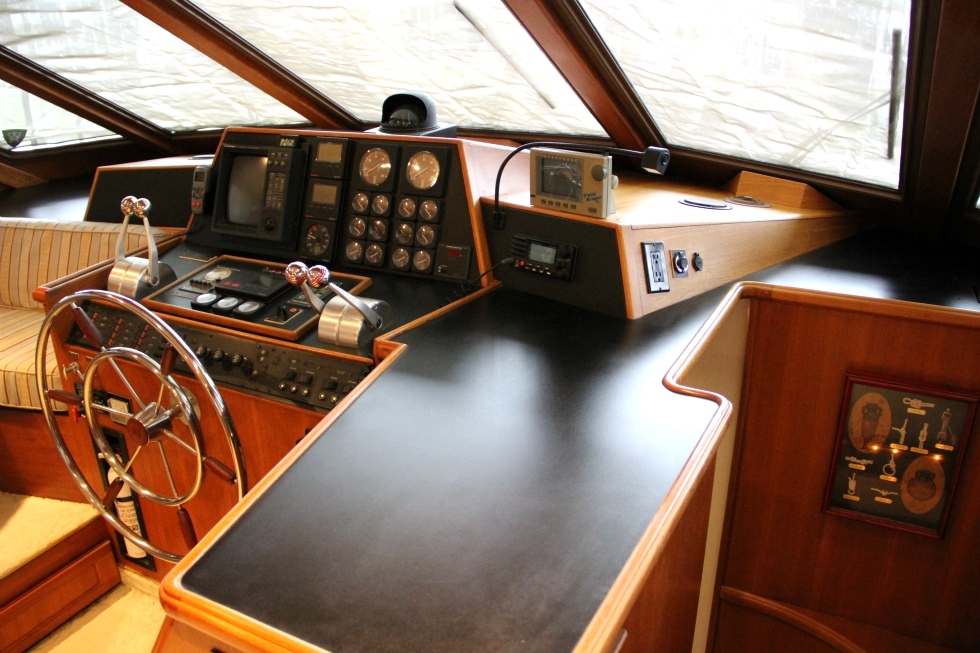 Tollycraft Helm | 53 Tollycraft Motor Yacht For Sale  TollyCraft Yacht 