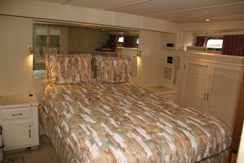 Tollycraft Master State Room | 53 Tollycraft Pilothouse Motor Yacht  PHMY  TollyCraft Yacht 