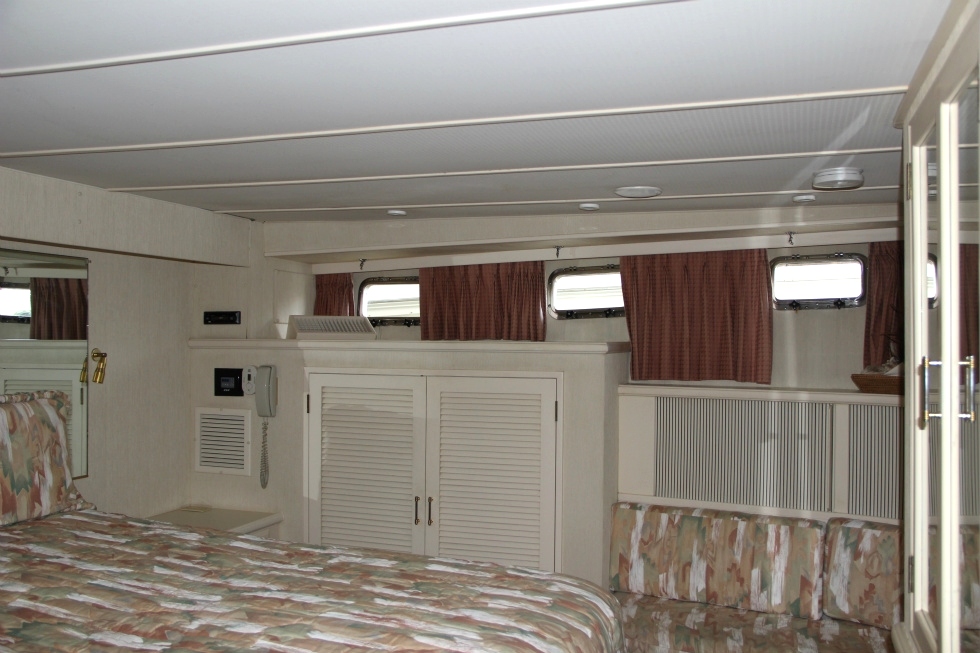 Tollycraft Master State Room | 53 Tollycraft Pilothouse Motor Yacht  PHMY  TollyCraft Yacht 