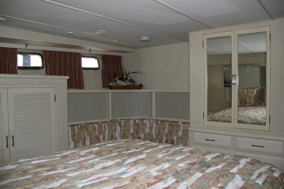 Tollycraft Master State Room | 53 Tollycraft Pilothouse Motor Yacht  PHMY  TollyCraft Yacht 