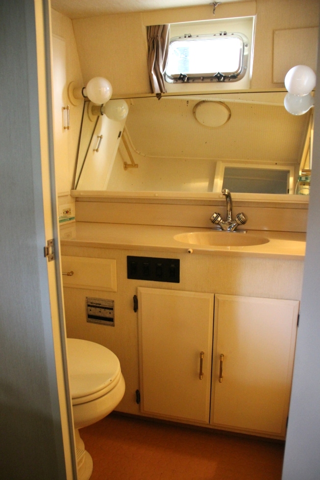 Tollycraft Master Head Tollycraft Master State Room 53 Tollycraft Pilothouse Motor Yacht  PHMY TollyCraft Yacht 
