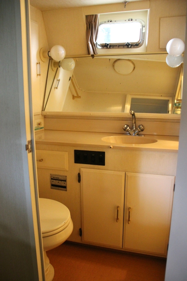 Tollycraft Master Head Tollycraft Master State Room 53 Tollycraft Pilothouse Motor Yacht  PHMY TollyCraft Yacht 