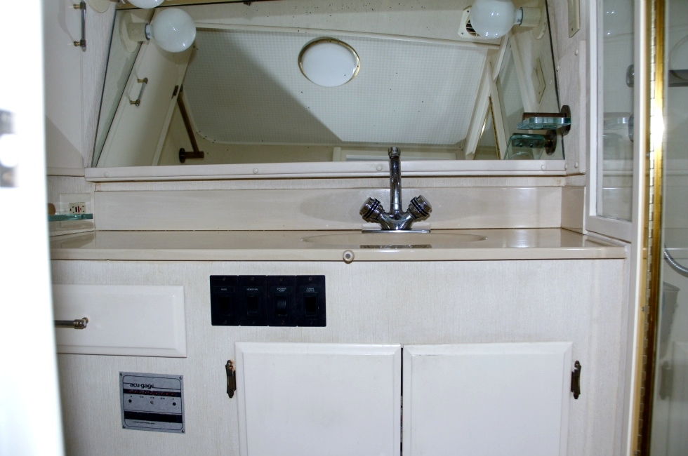 Tollycraft Master Head Tollycraft Master State Room 53 Tollycraft Pilothouse Motor Yacht  PHMY TollyCraft Yacht 